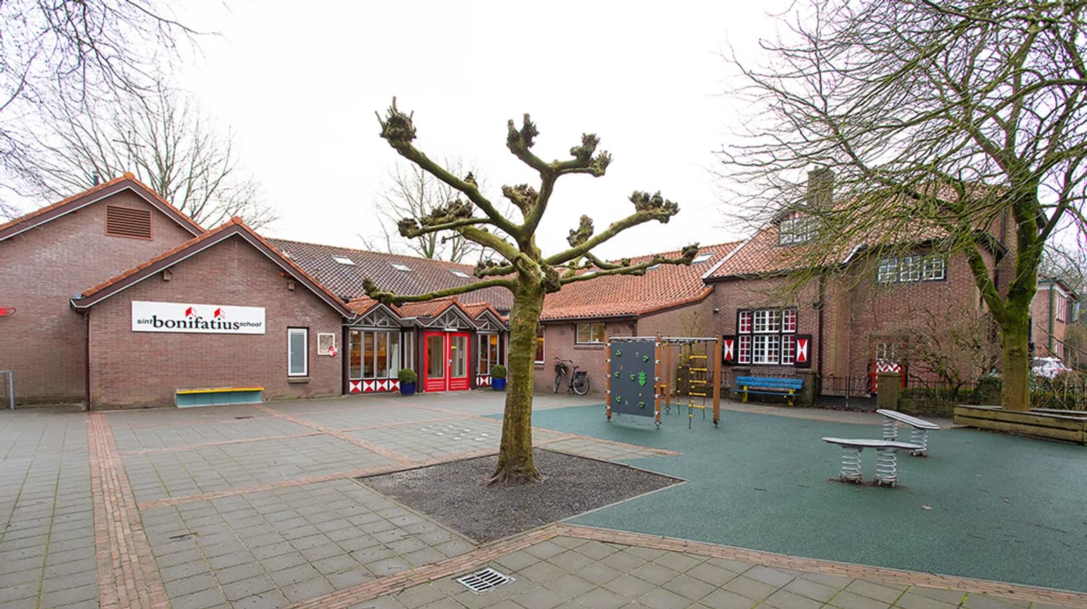 De buitenruimte van buitenschoolse opvang St. Bonifatius, Kind&co Ludens