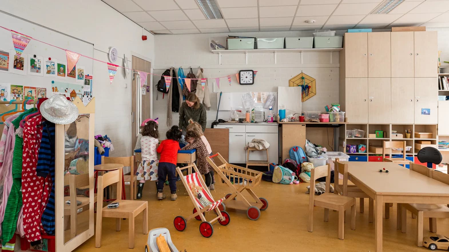 Kinderen spelen in de groepsruimte van Peuteropvang Utrecht Pinokkio bij kinderopvang Kind&co ludens