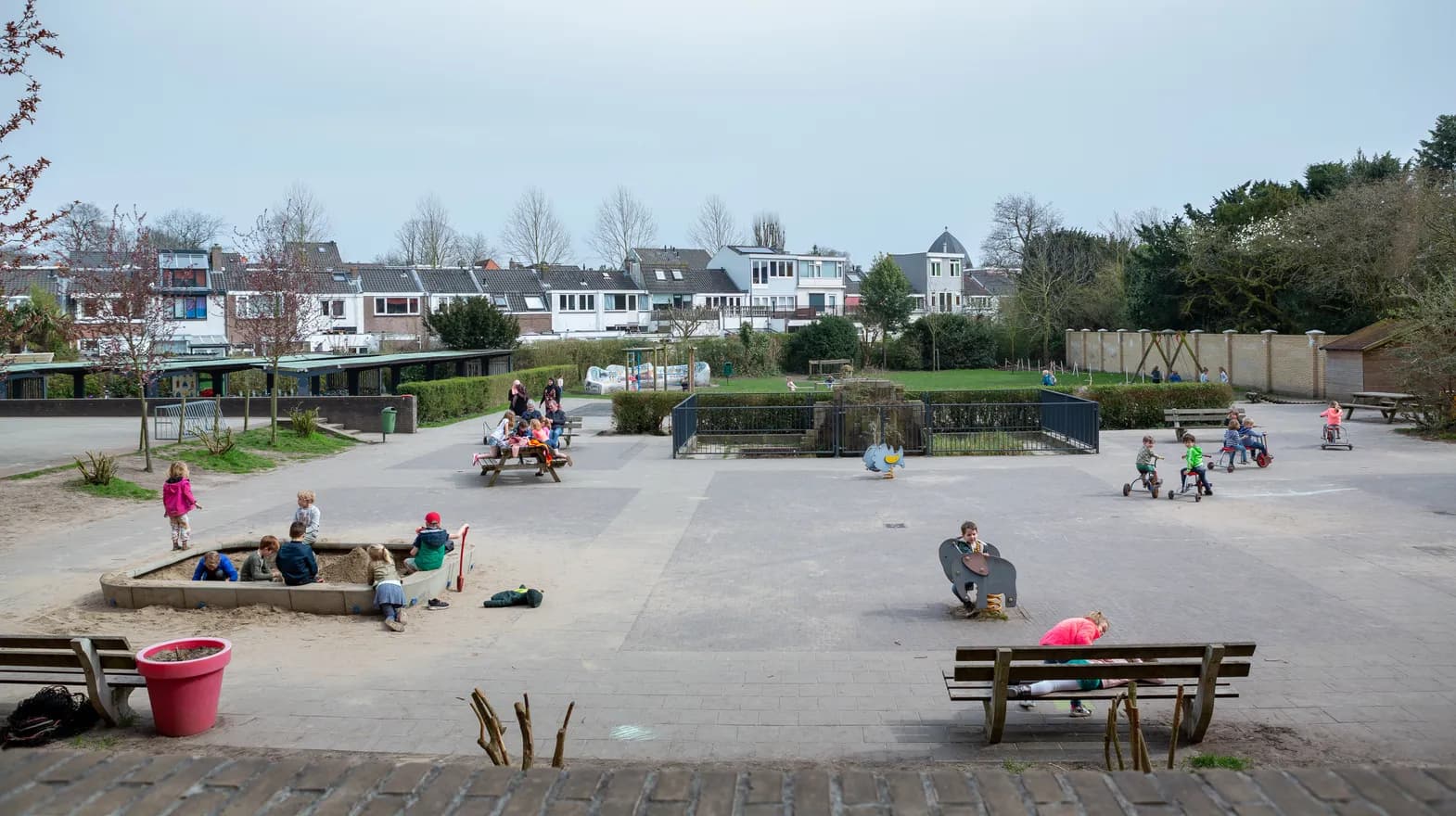Buitenruimte bij BSO Utrecht Homerus van kinderopvang Kind&co ludens