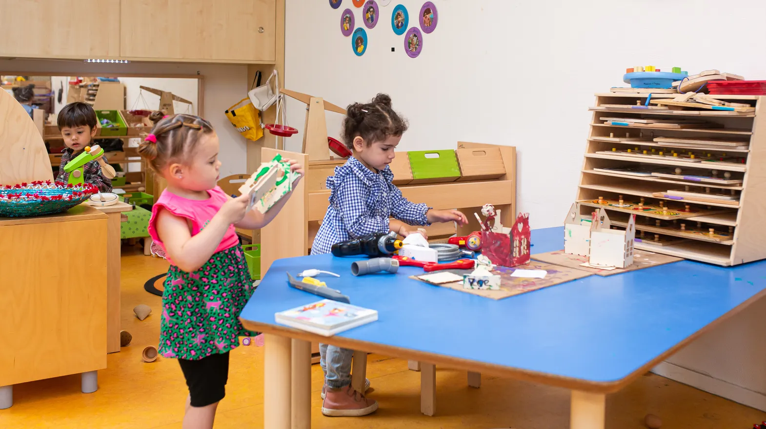 Kinderen spelen in de groepsruimte bij peuteropvang 't Egeltje, Kind&co ludens