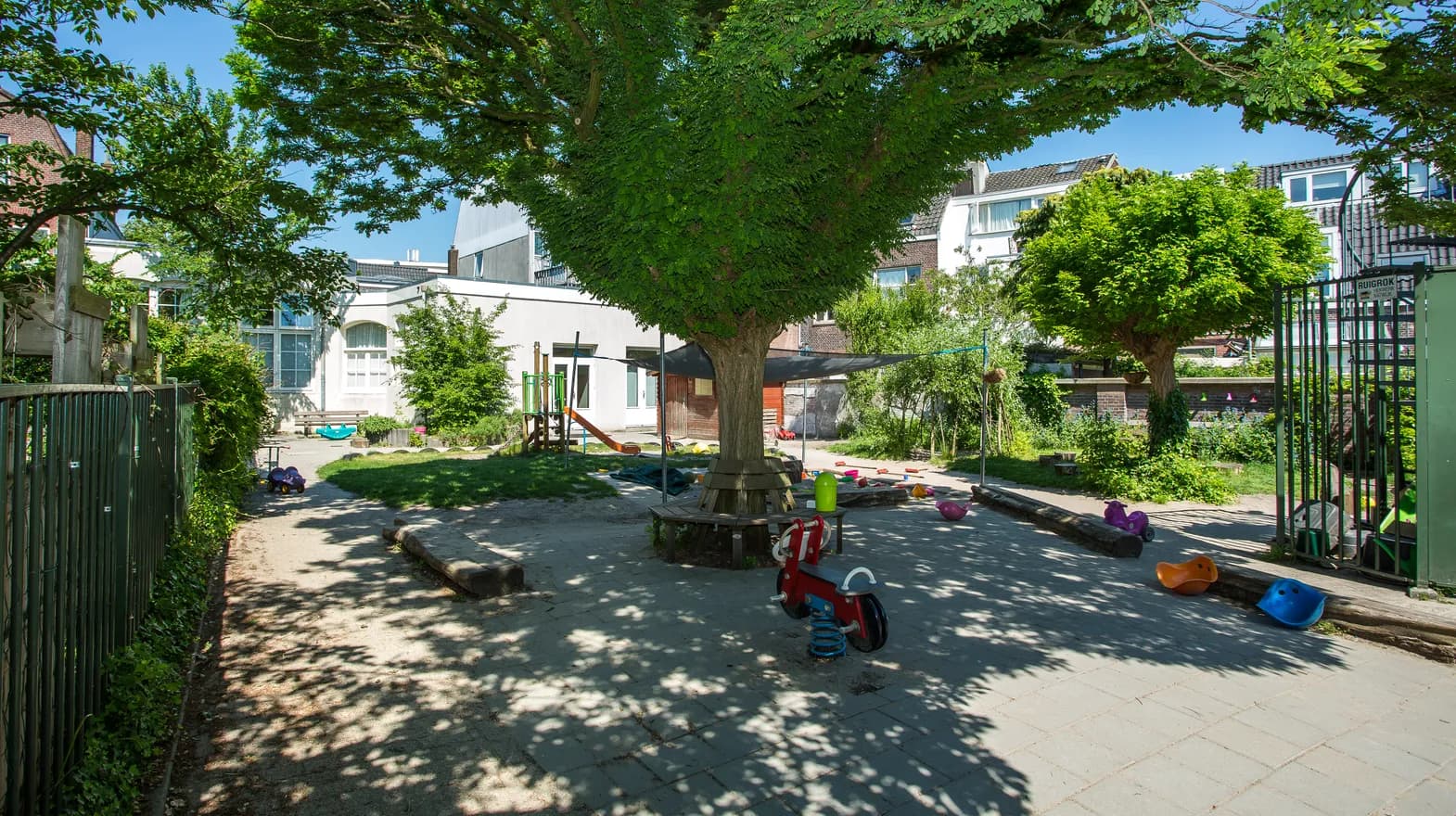 De buitenruimte van kinderdagverblijf Jodokus, kinderopvang Kind&co ludens