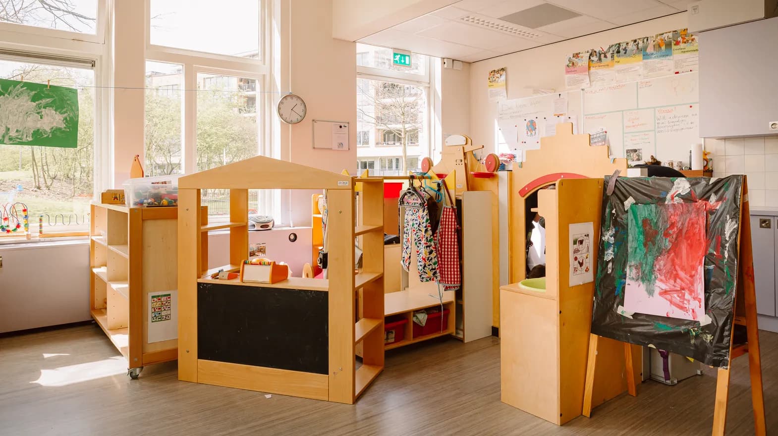 De huis- en verkleedhoek bij peuteropvang De Kleine Wijzer, kinderopvang Kind&co ludens