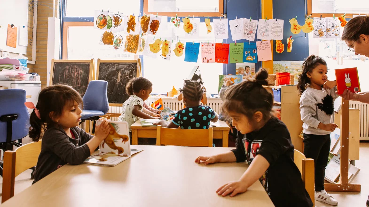 Kinderen in de groepsruimte bij Peuteropvang De Cirkel Utrecht van kinderopvang Kind&co ludens