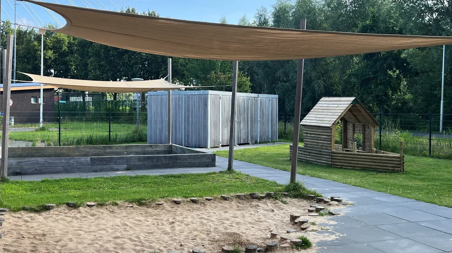 De tuin van kinderdagverblijf Woudrijk bij kinderopvang Kind&co Ludens