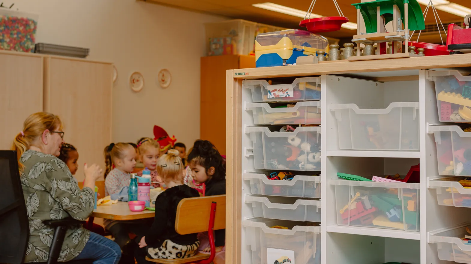 Samen lunchen bij PO Utrecht Zuilen van kinderopvang Kind&co ludens