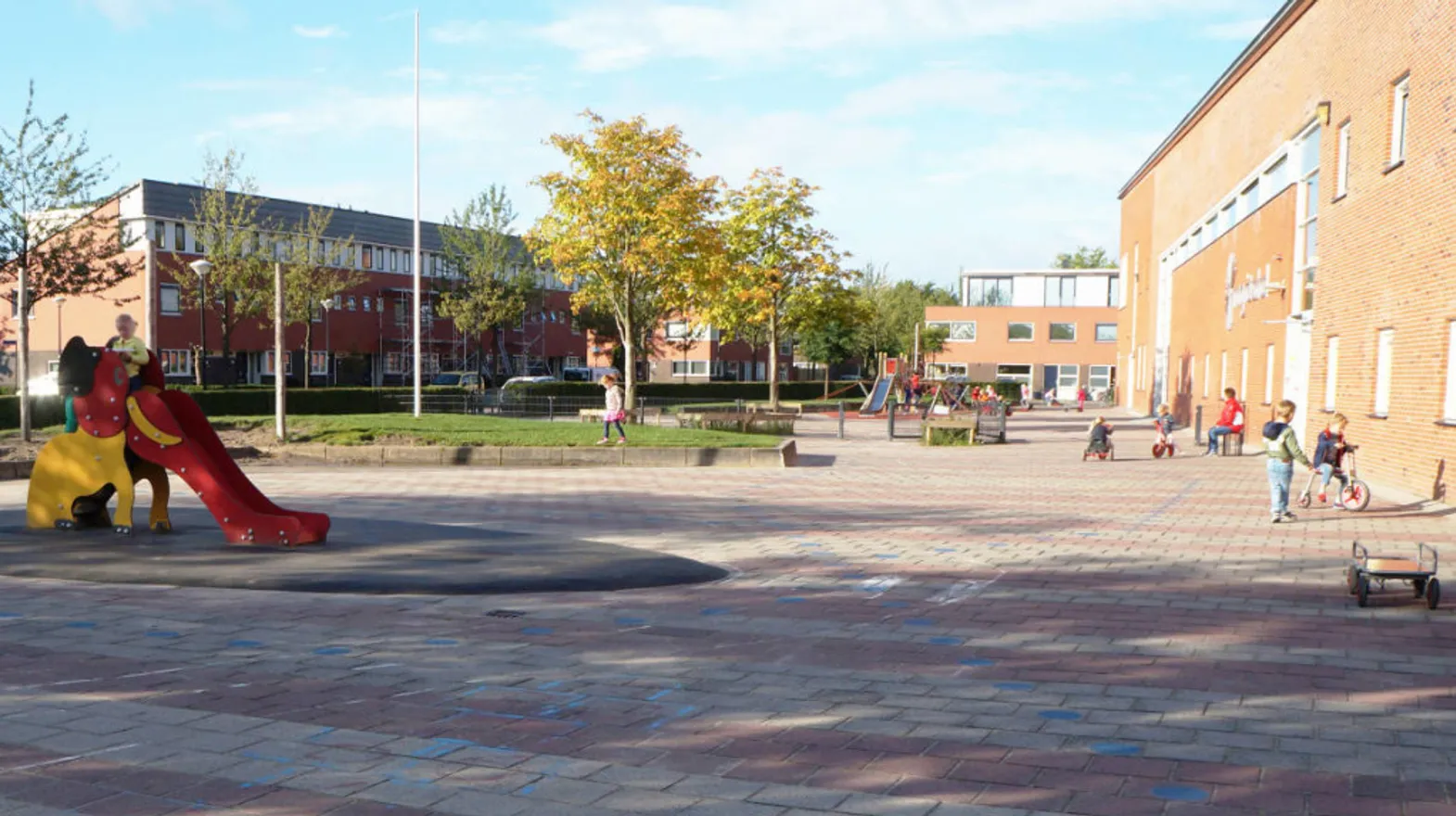 De buitenspeelruimte van buitenschoolse opvang Belhamels, Kinderopvang Kind&co ludens