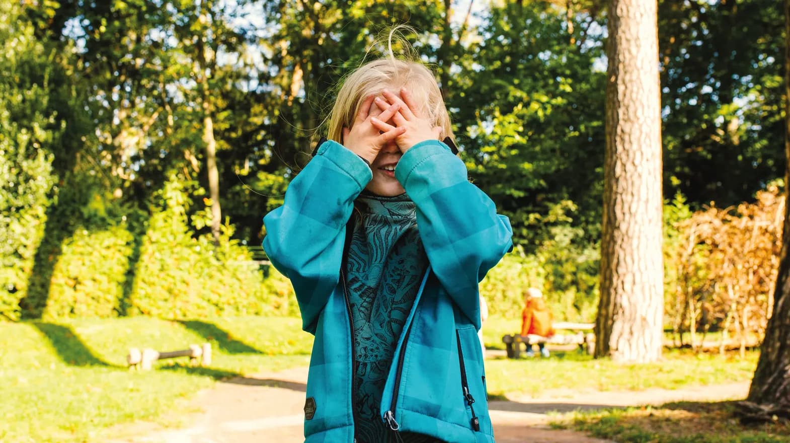 KDV - PG - kind - spelen - buiten - kiekeboe