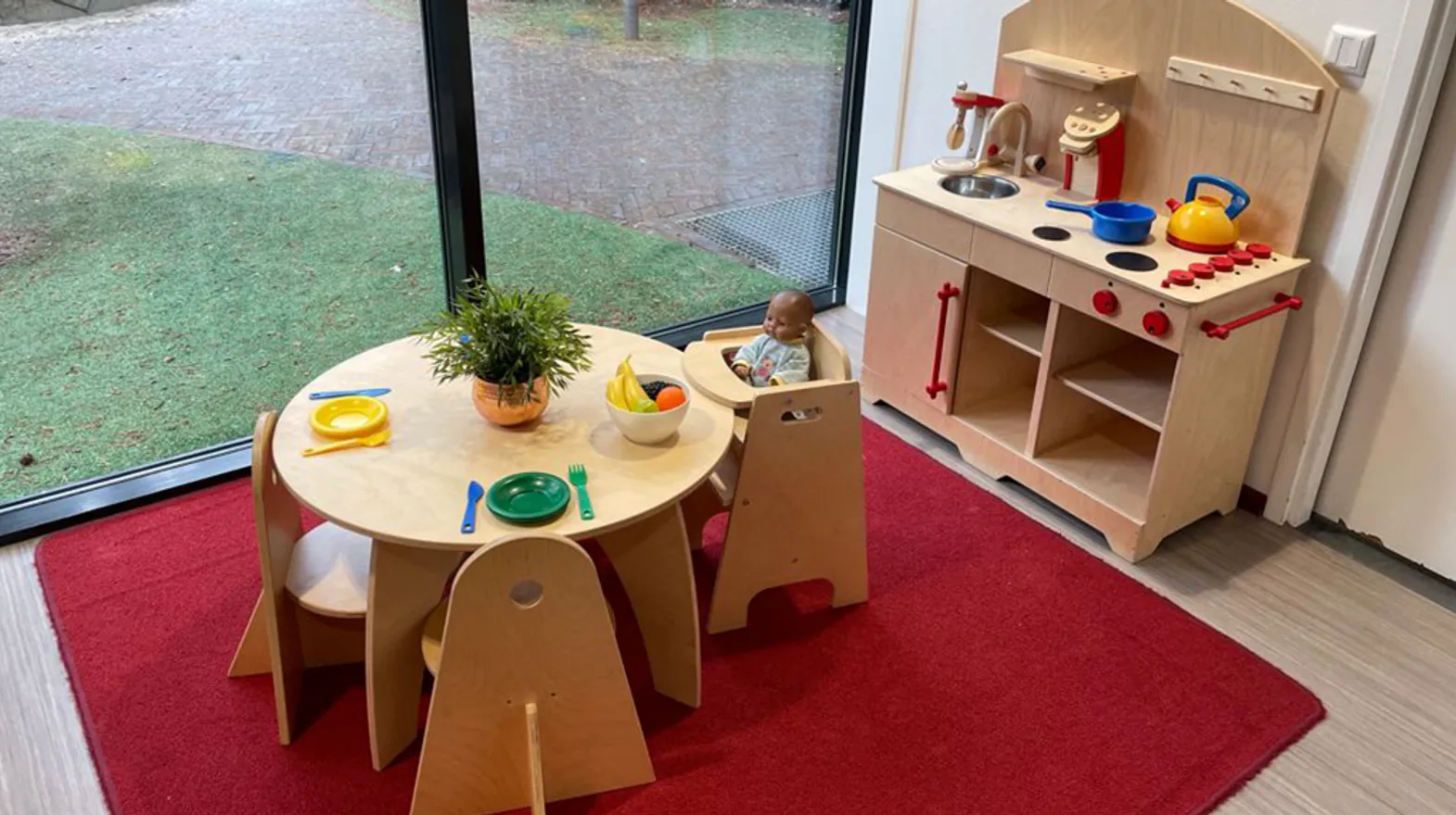 Speelkeuken met zitje bij Kinderdagverblijf Zeist Kerckebosch van kinderopvang Kind&co ludens