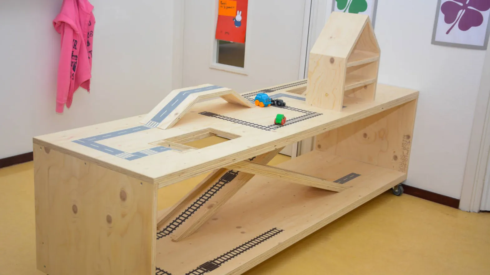 Speeltafel bij kinderdagverblijf Woerden Klavertje Vier van kinderopvang Kind&co ludens