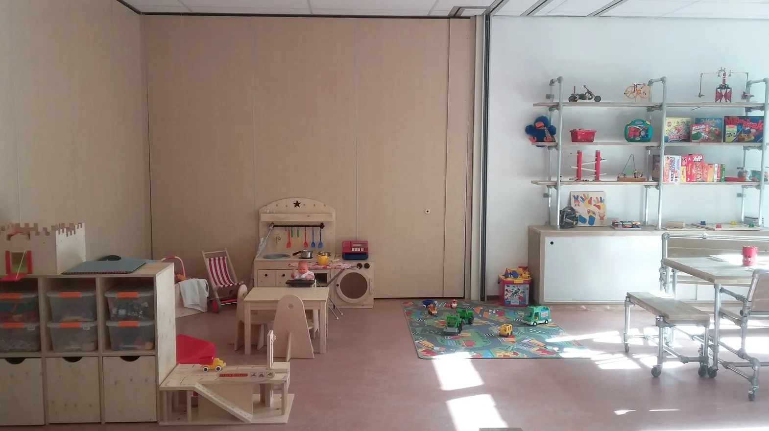 De groepsruimte van BSO De Bron bij kinderopvang Kind&co Ludens