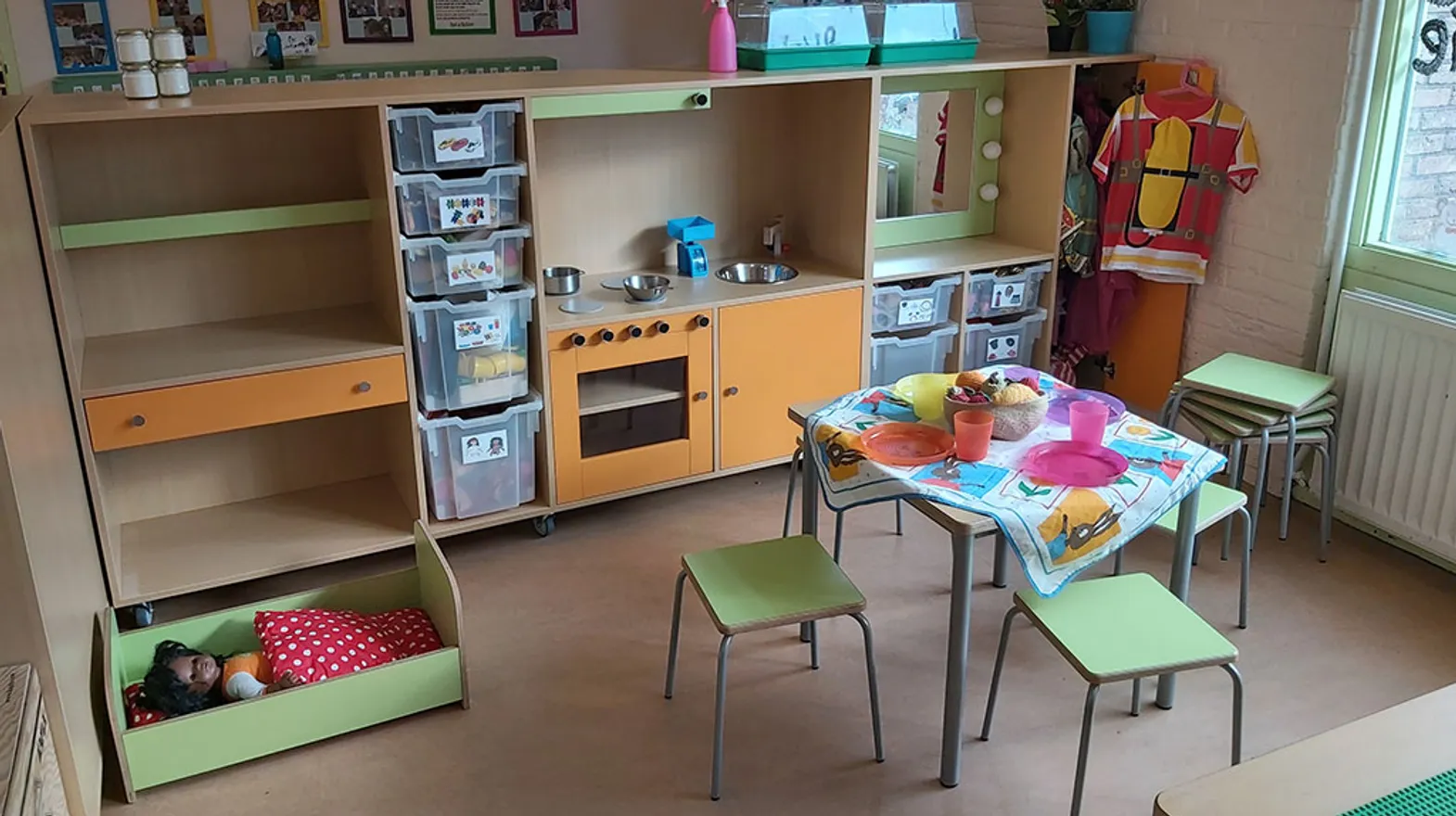 Speelhoek met zitje bij BSO Speel en Werkhoeve Bodegraven van kinderopvang Kind&co ludens