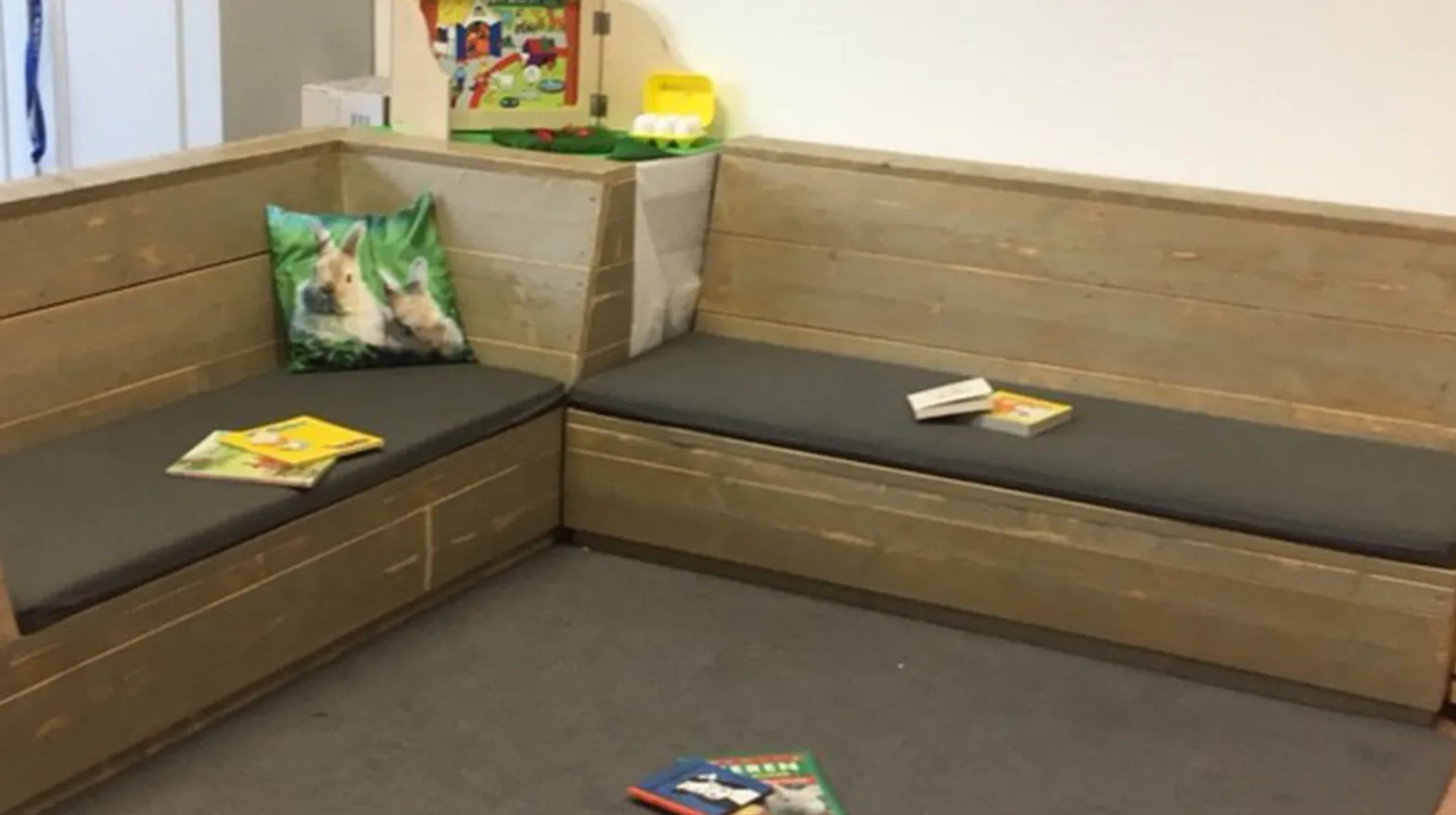 De leeshoek van peuteropvang de Bron, kinderopvang Kind&co Ludens