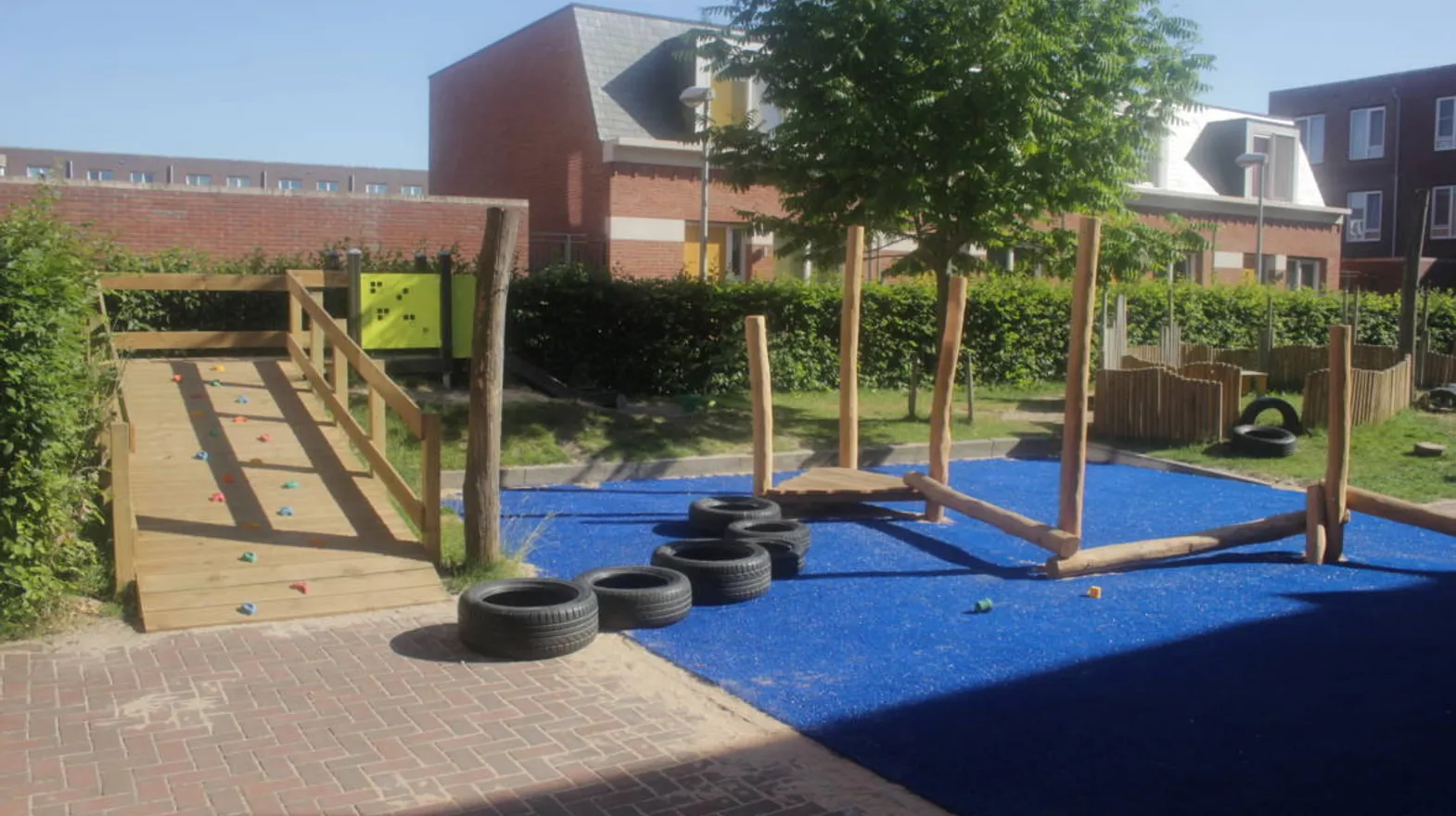 Buitenruimte bij Kinderdagverblijf Woerden Boomgaard van kinderopvang Kind&co ludens