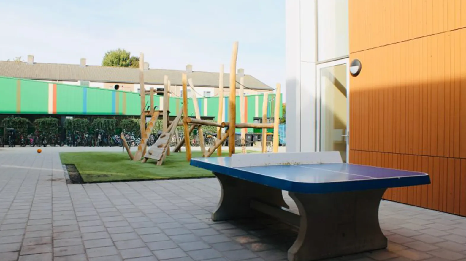Buitenruimte bij BSO de Regenboog van kinderopvang Kind&co ludens