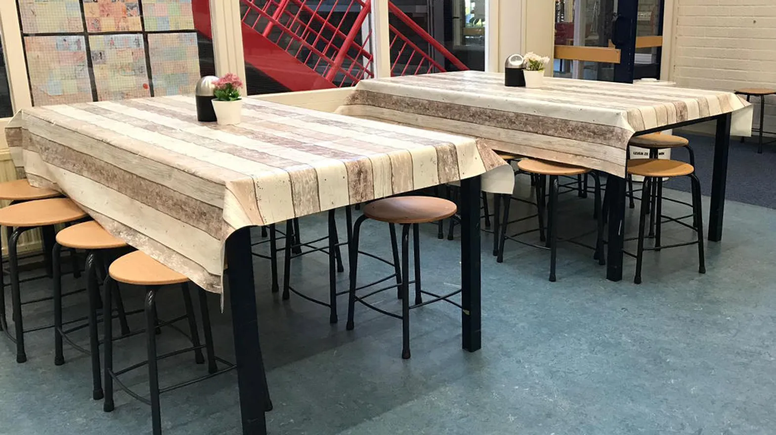 De eettafels bij buitenschoolse opvang Kas, kinderopvang Kind&co ludens