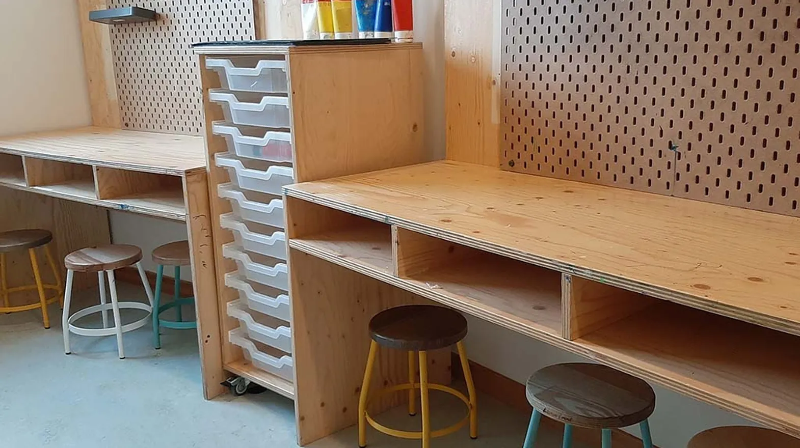 De knutselhoek bij peuteropvang Zwaluw, kinderopvang Kind&co ludens