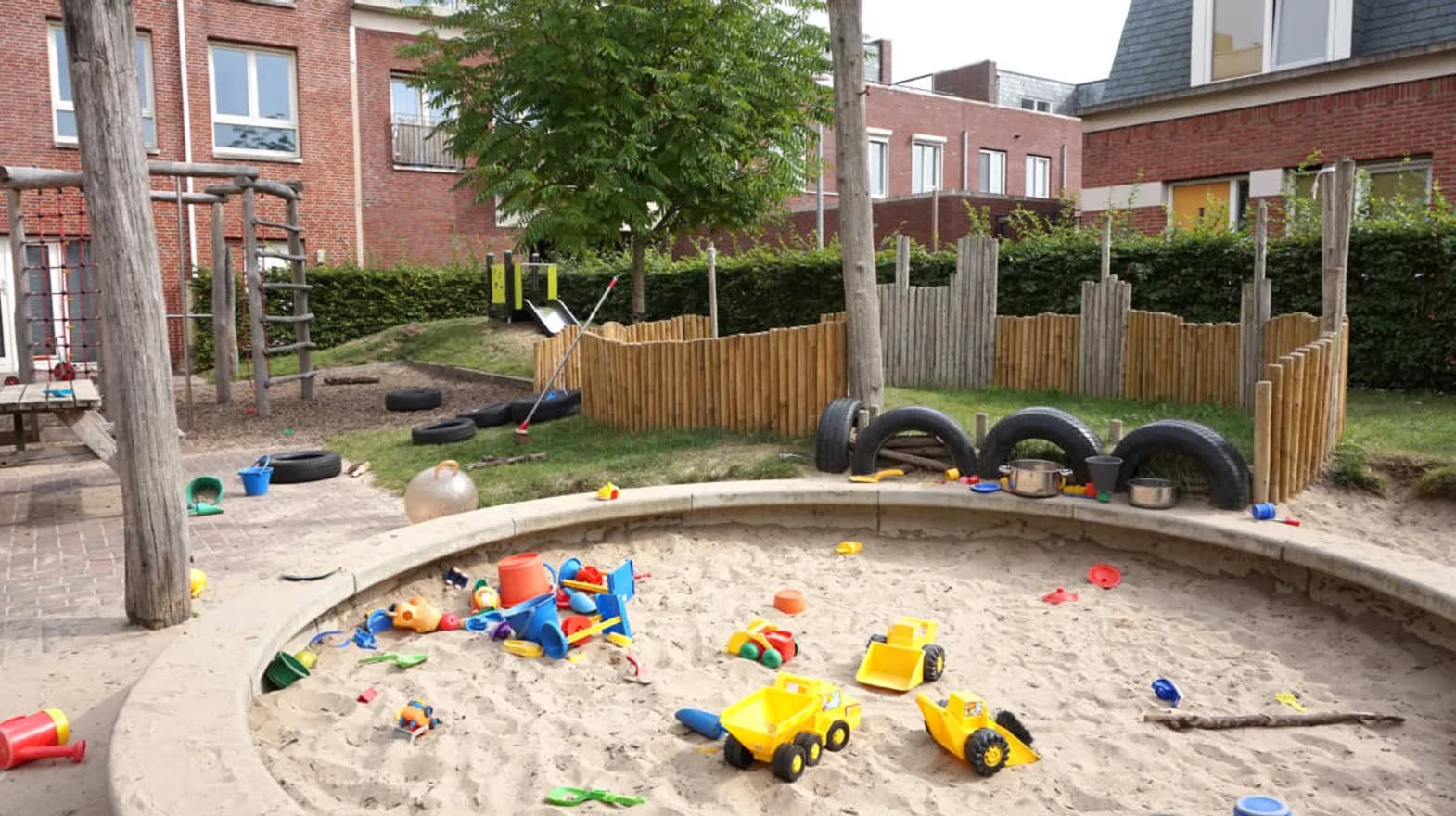 Zandbak bij Kinderdagverblijf Woerden Boomgaard van kinderopvang Kind&co ludens