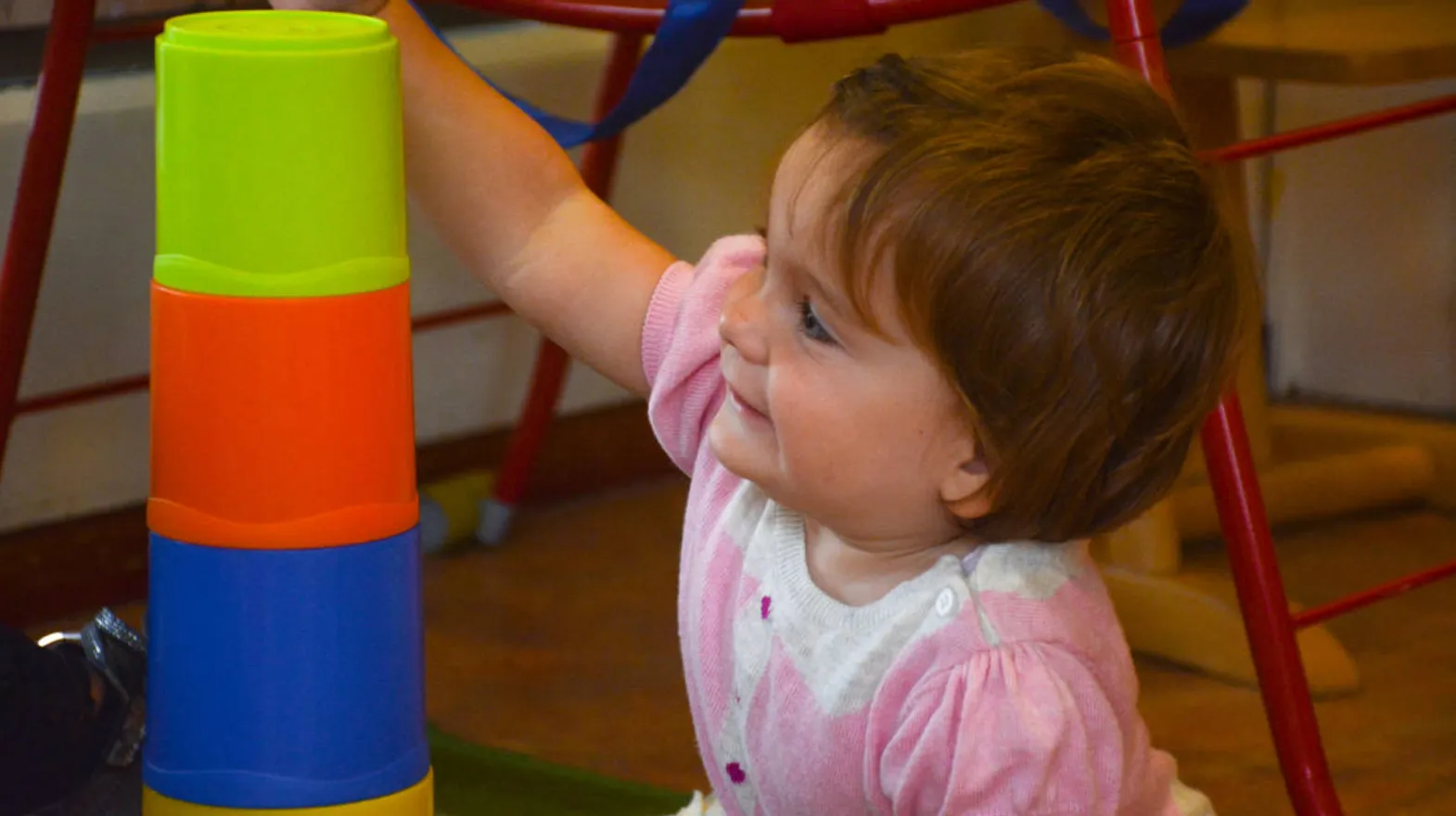 Kind met stapeltoren bij Kinderdagverblijf Utrecht Spikkels van kinderopvang Kind&co ludens