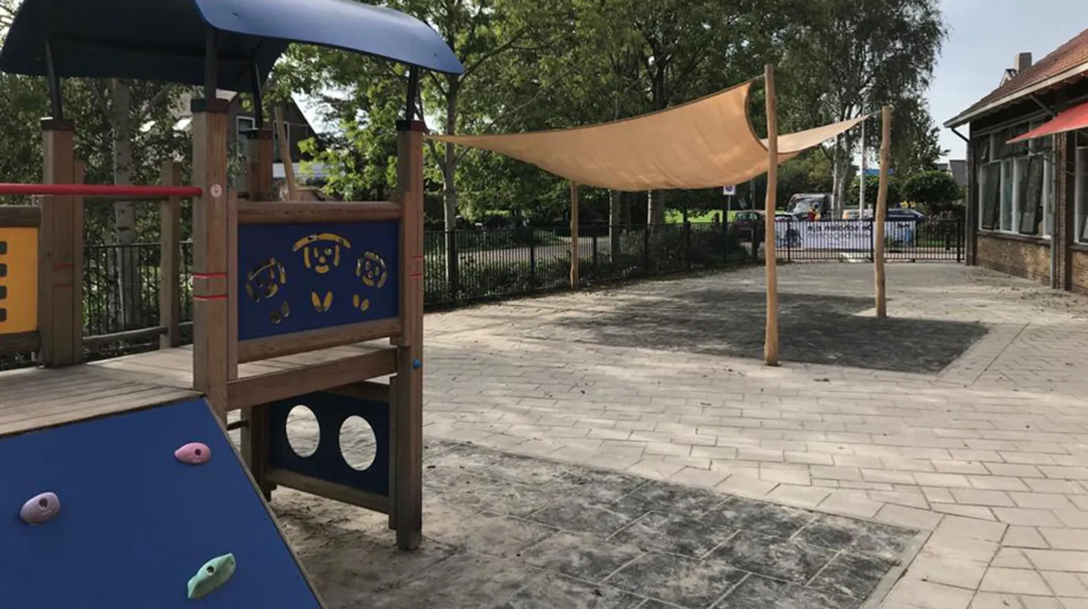 De buitenruimte van buitenschoolse opvang de Springplank, kinderopvang Kind&co Ludens