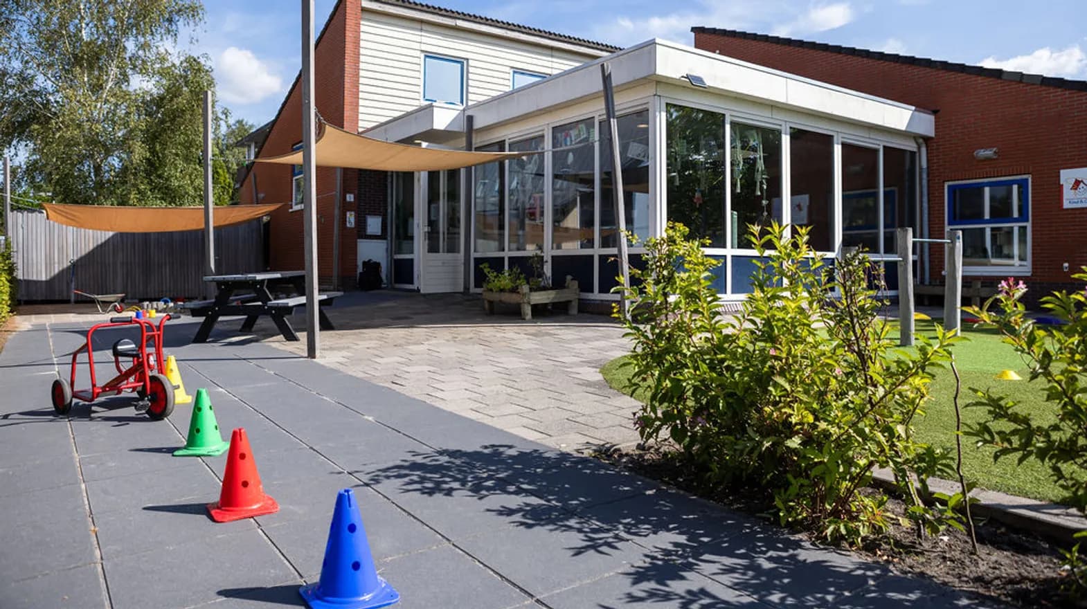 De buitenruimte van kinderdagverblijf Vinkenrijk, kinderopvang Kind&co ludens