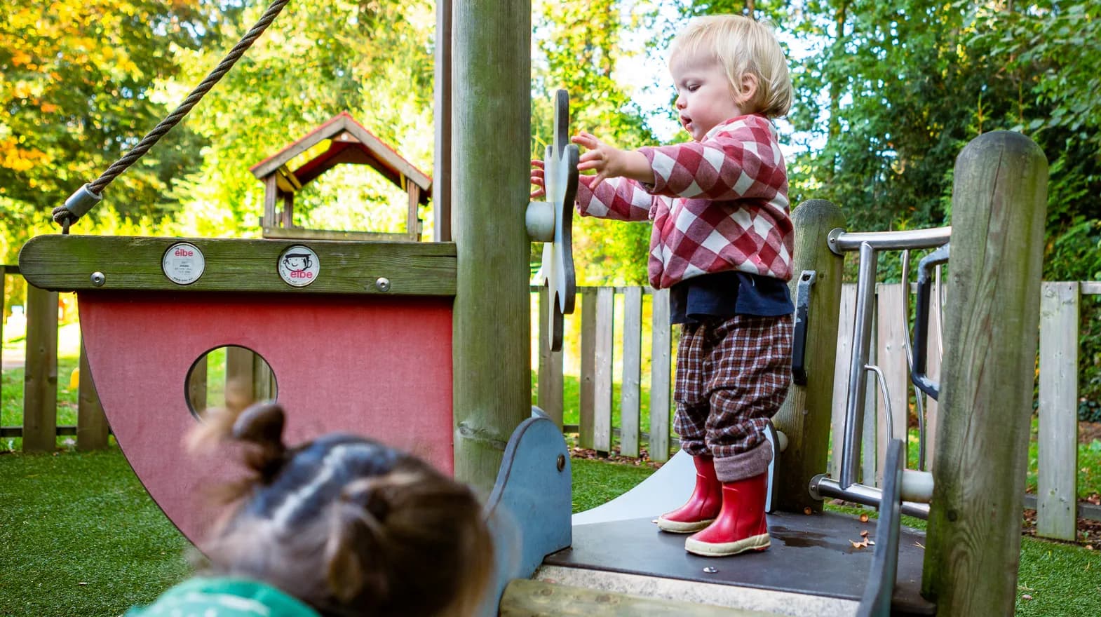 KDV - kindje - buiten - spelen