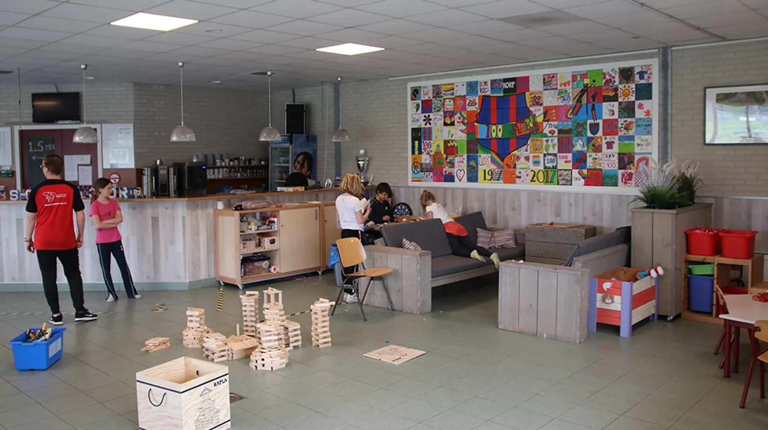 Kinderen spelen met kapla bij buitenschoolse opvang Victoria, kinderopvang Kind&co Ludens