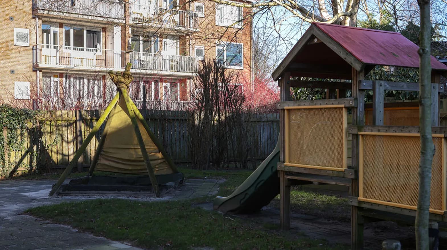Buitenruimte bij KDV Weesp Hummeloord van kinderopvang Kind&co ludens