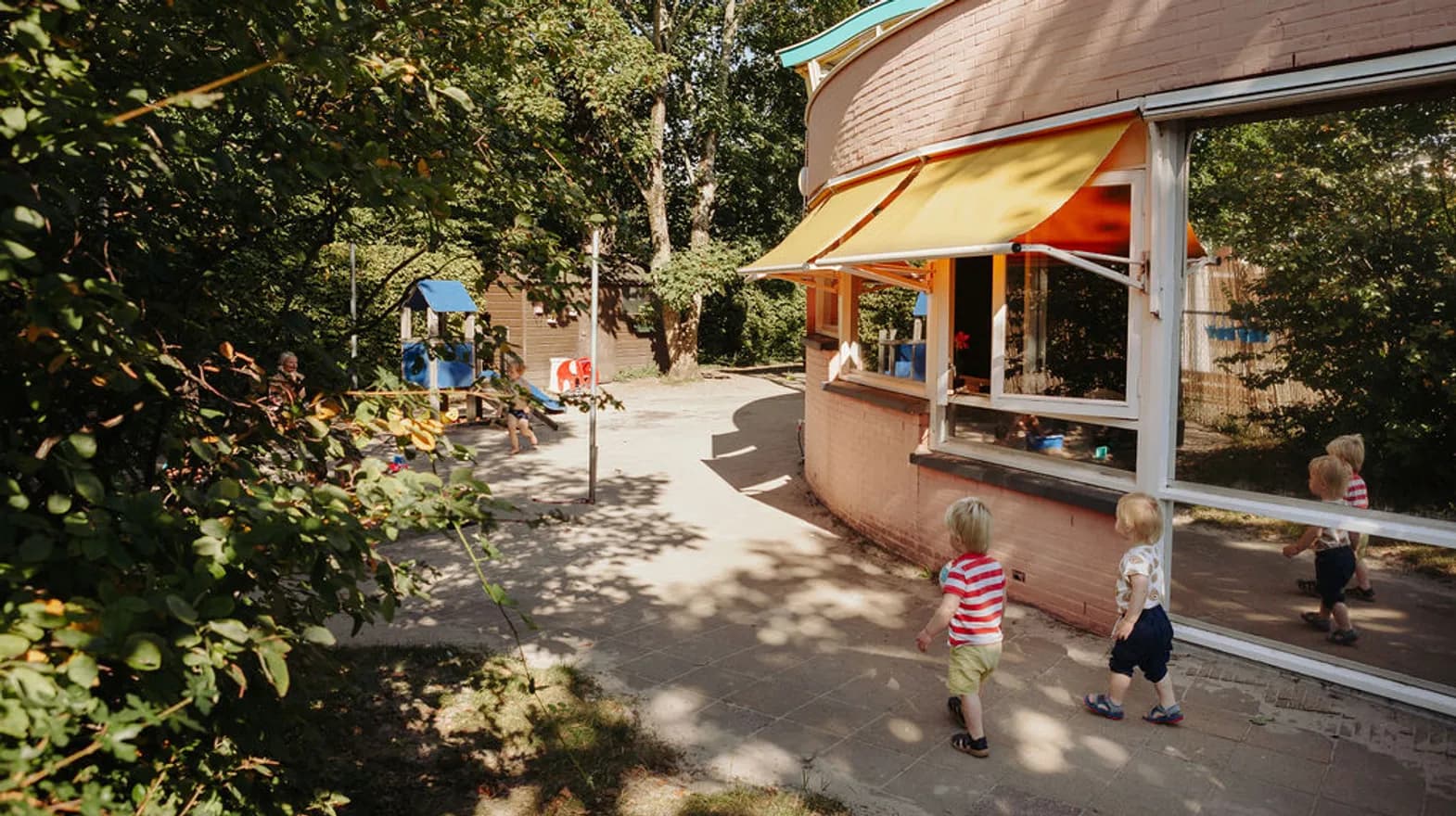 De buitenruimte van kinderdagverblijf Jonas, kinderopvang Kind&co ludens
