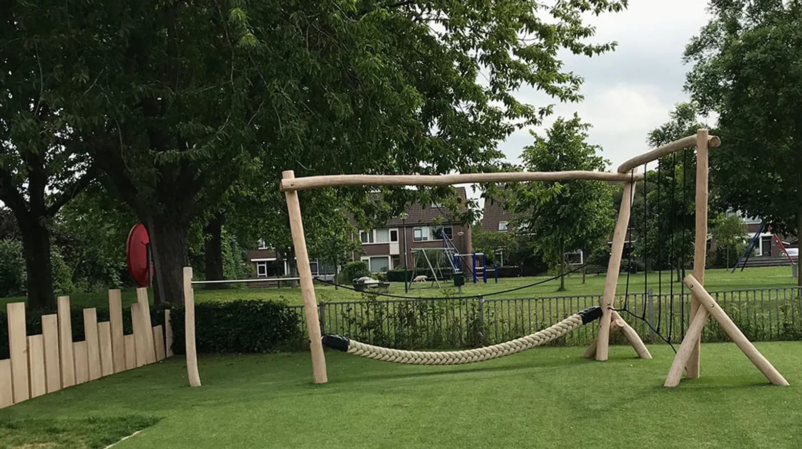 De buitenruimte met klimrek van buitenschoolse opvang De Breeeje, Kind&co ludens
