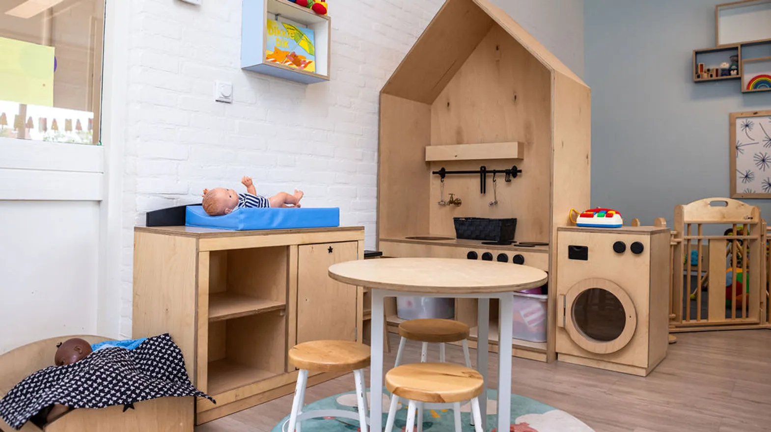 Speelhoek met zitje bij KDV Woerden Tinkelbel van kinderopvang Kind&co ludens