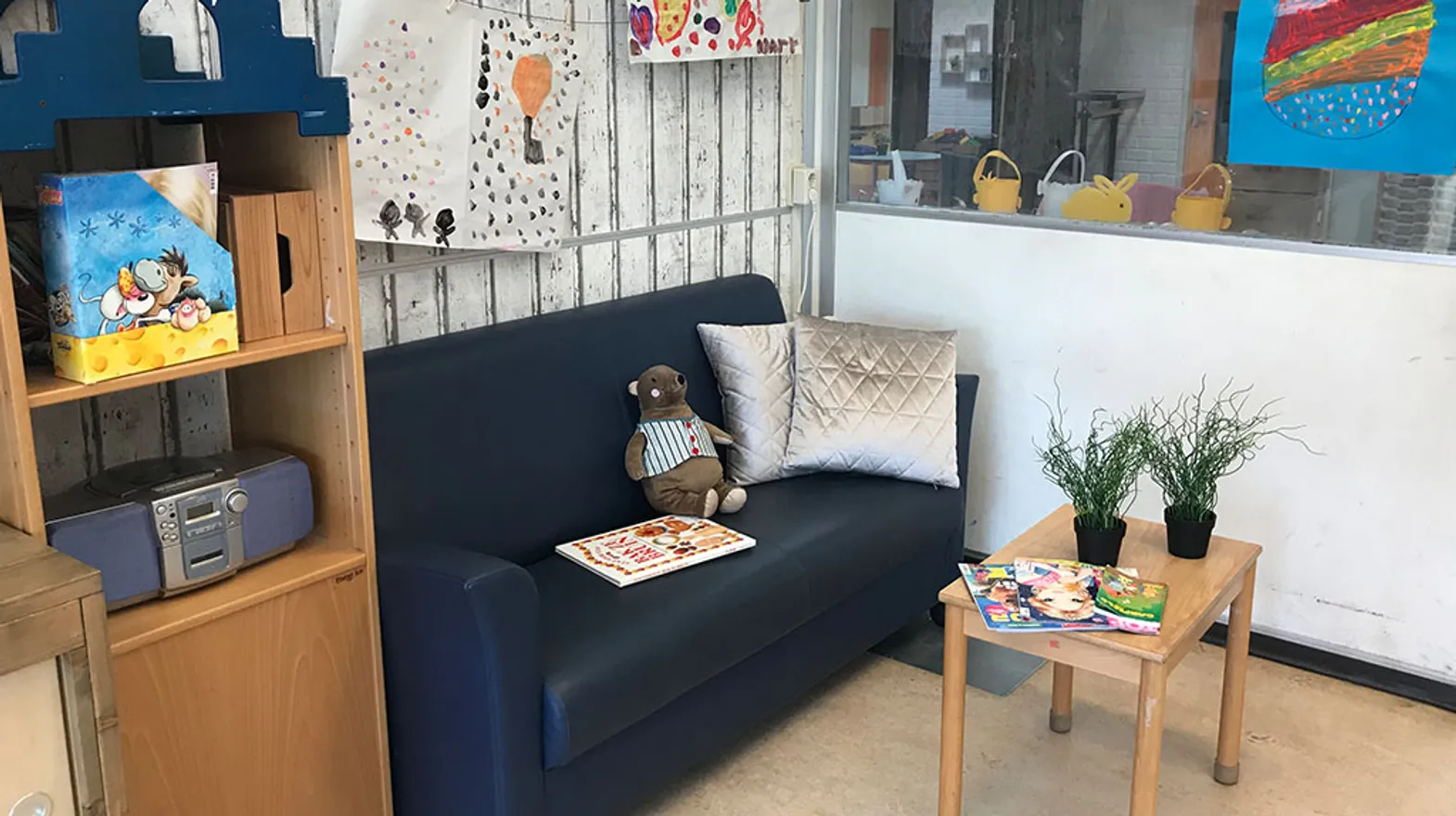 De leeshoek bij buitenschoolse opvang waterwereld van kinderopvang Kind&co Ludens