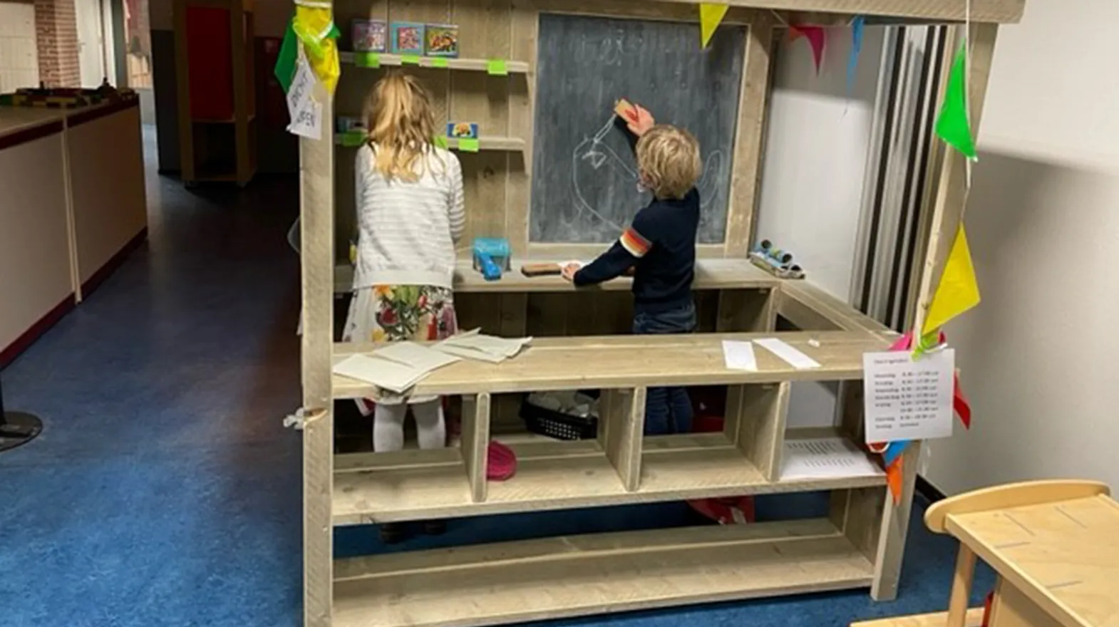 Kinderen spelen in speelhoek bij buitenschoolse opvang Boesboes, kinderopvang Kind&co Ludens