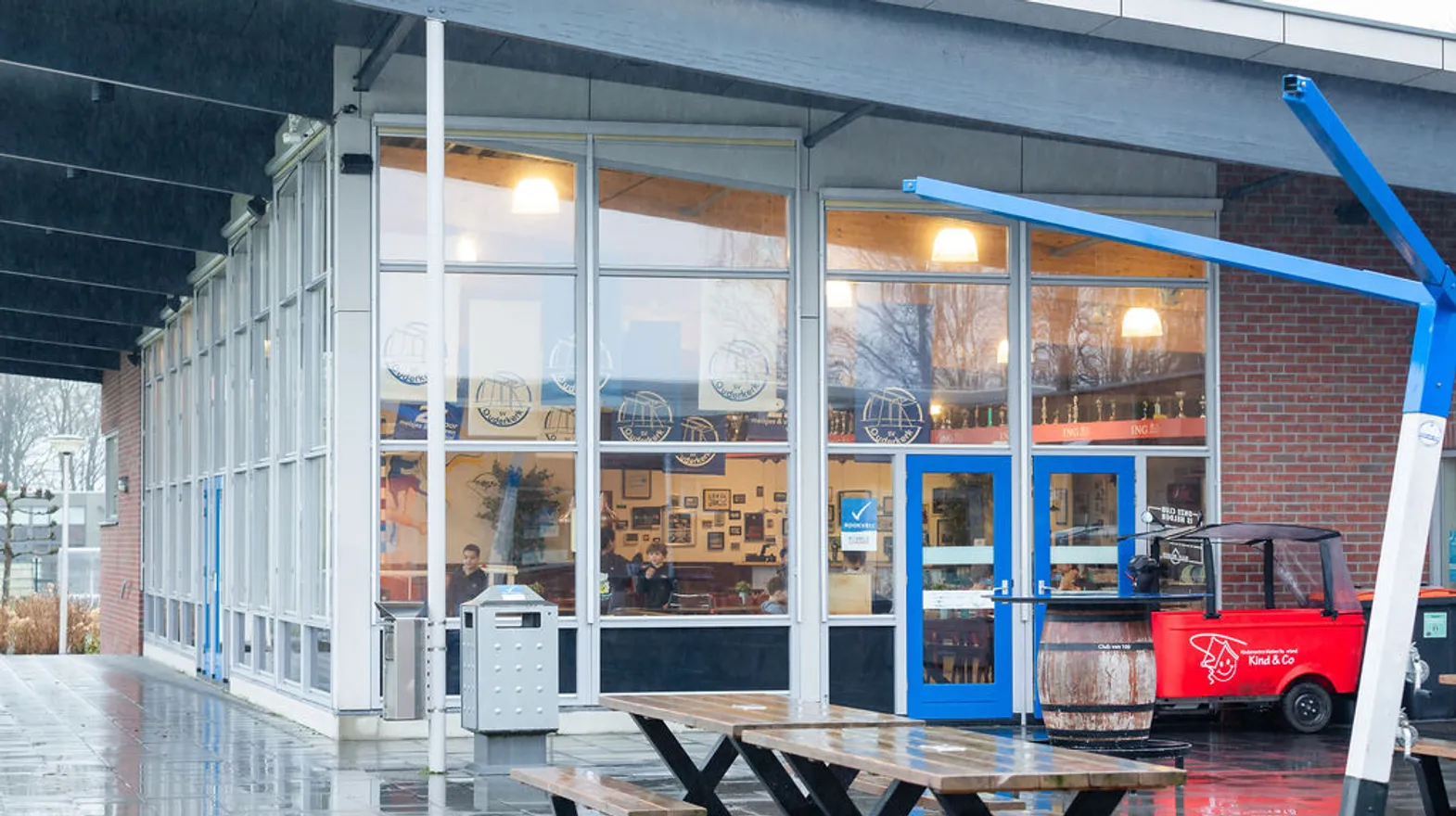 De ingang van buitenschoolse opvang Villa Sportief, kinderopvang Kind&co Ludens