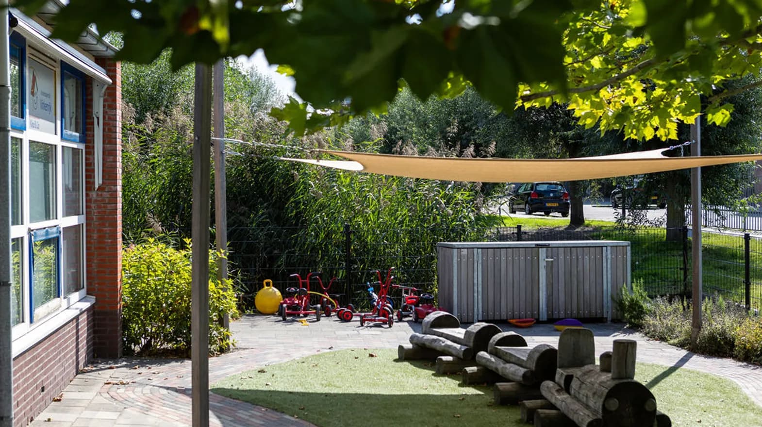 De buitenruimte van kinderdagverblijf Vinkenrijk, kinderopvang Kind&co ludens