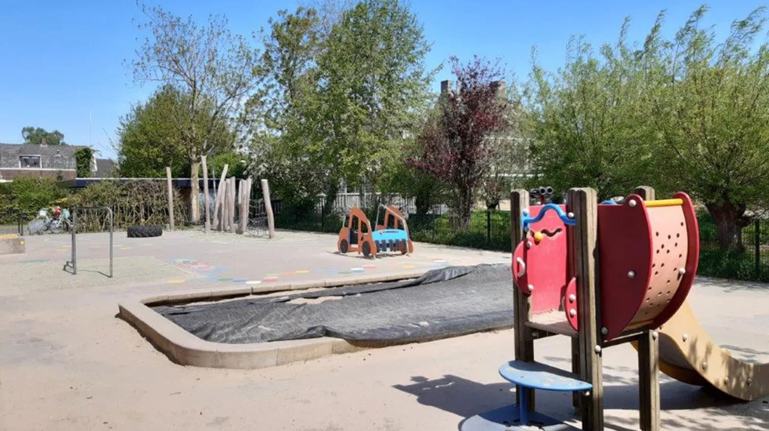 De buitenruimte van peuteropvang de Bron, kinderopvang Kind&co ludens