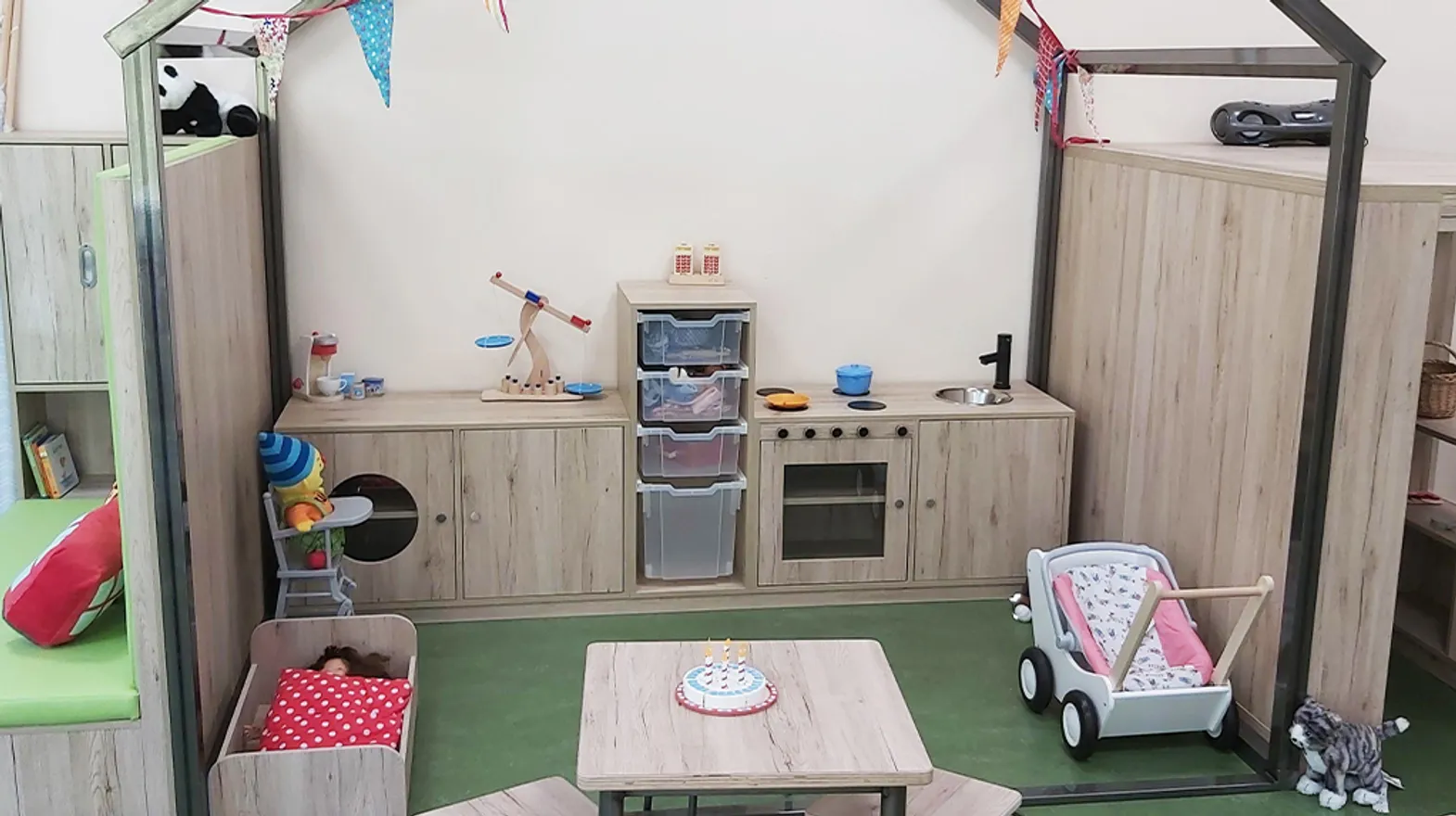 Speelhoek met zitje bij Peuteropvang Bodegraven Speel- en Werkhoeve van kinderopvang Kind&co ludens