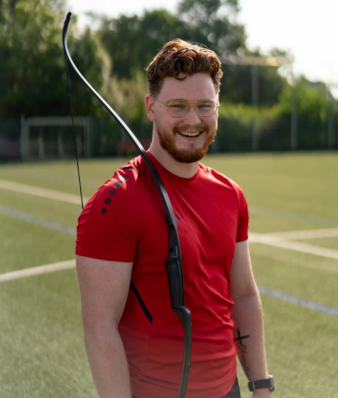 Collega op een sportveld op de BSO