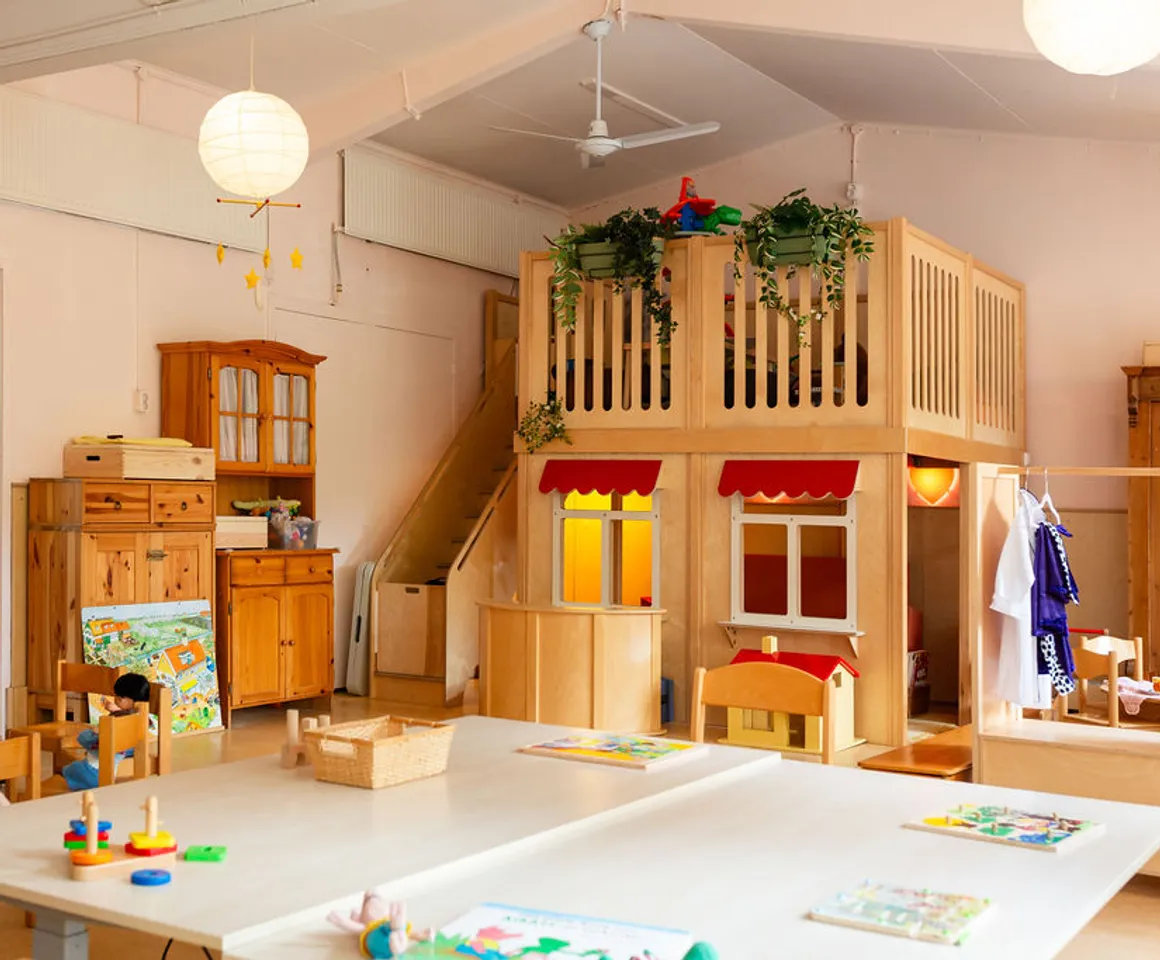 De groepsruimte met klimtoestel van Oog in Al bij kinderopvang Kind&co Ludens