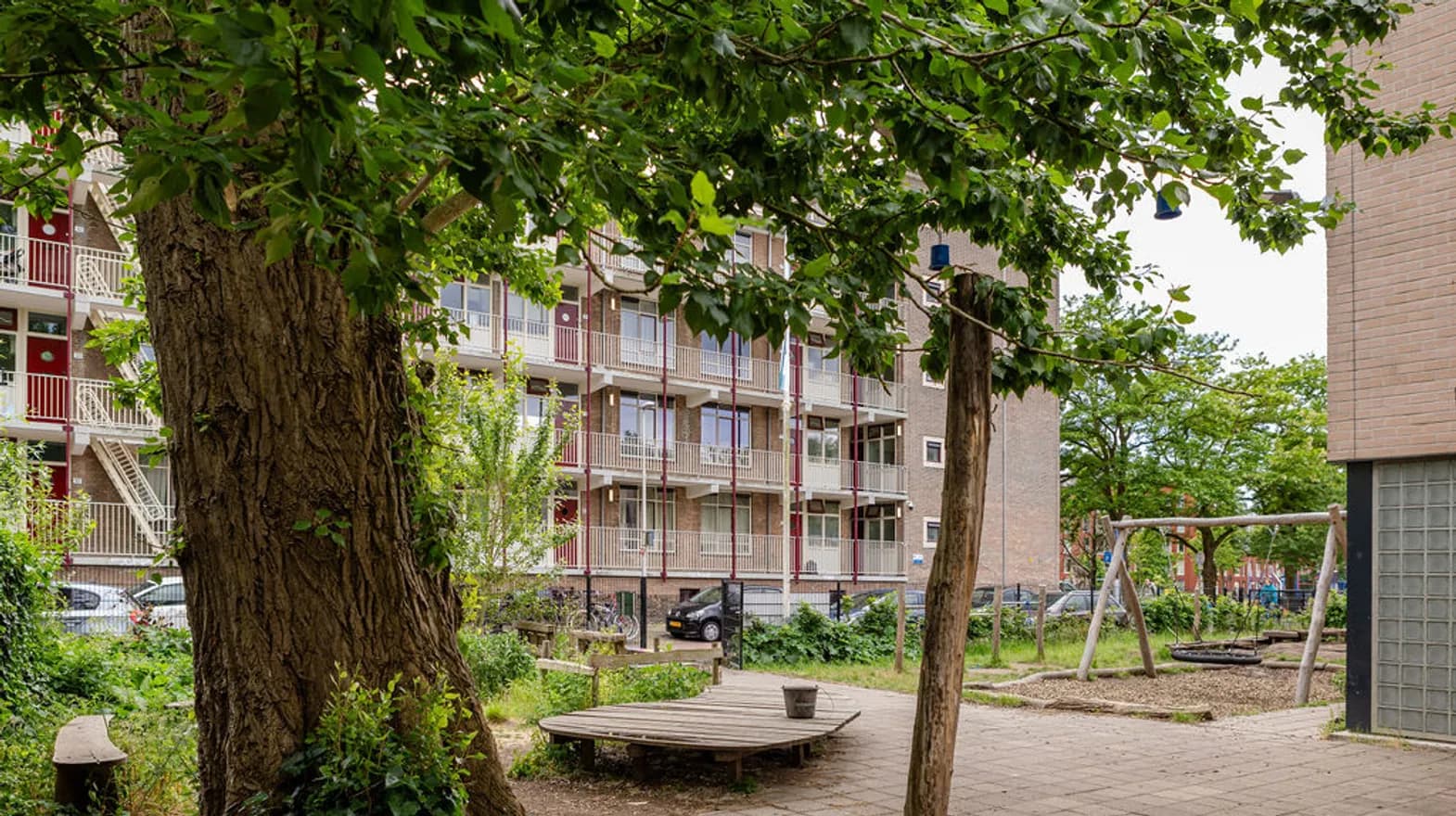 De tuin van buitenschoolse opvang Cremertuin bij kinderopvang Kind&co Ludens